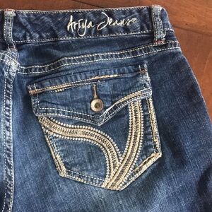 Ariya Blue Cropped Capri‎ Jeans